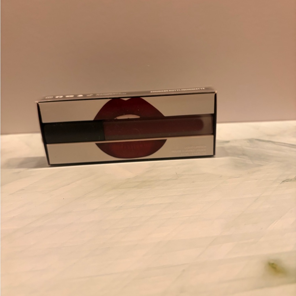 Huda Beauty Matte Liquid Lipstick - Famous